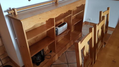 Plenty of storage space - toaster and coffee machine included